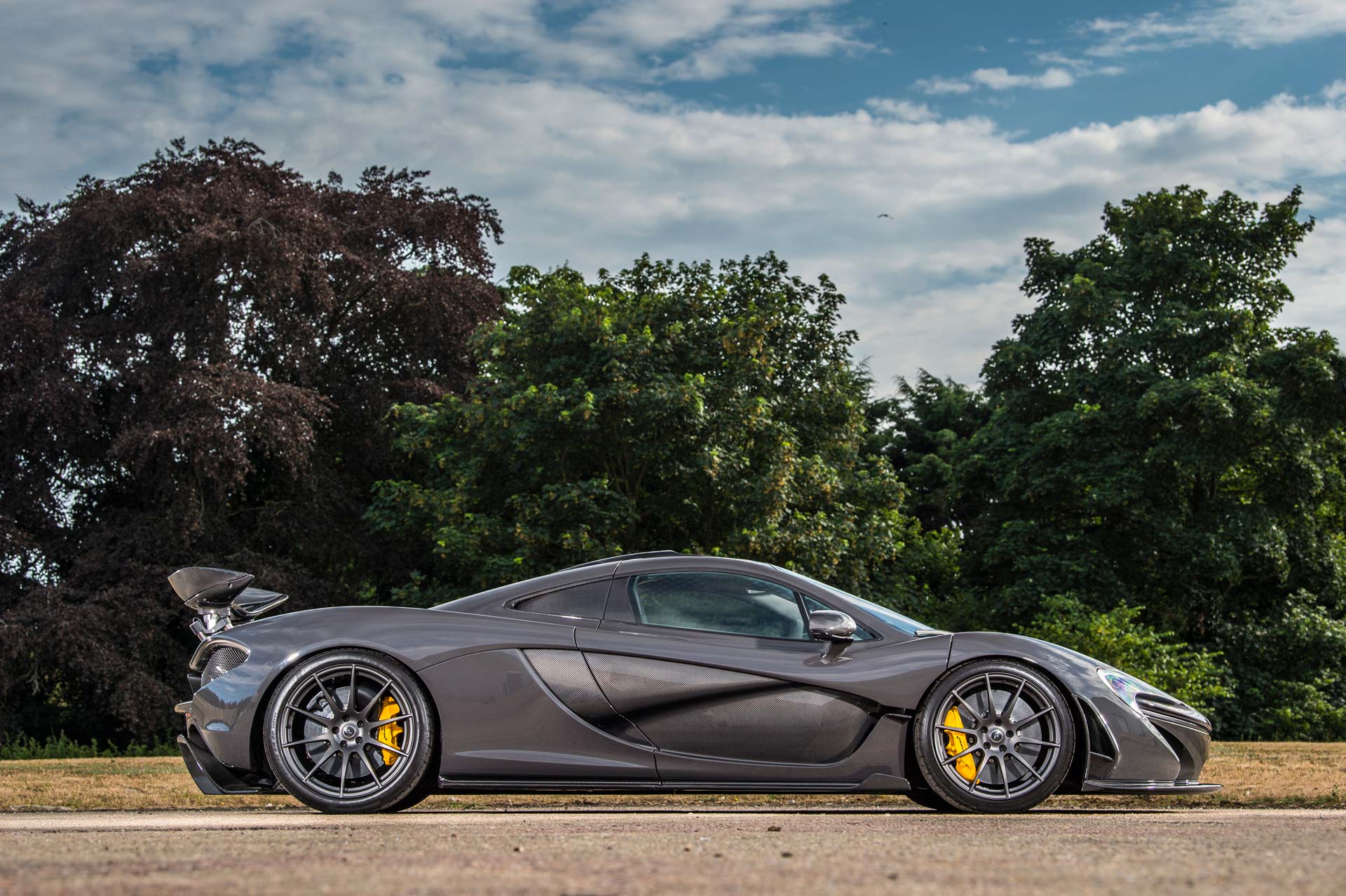 McLaren P1 side view